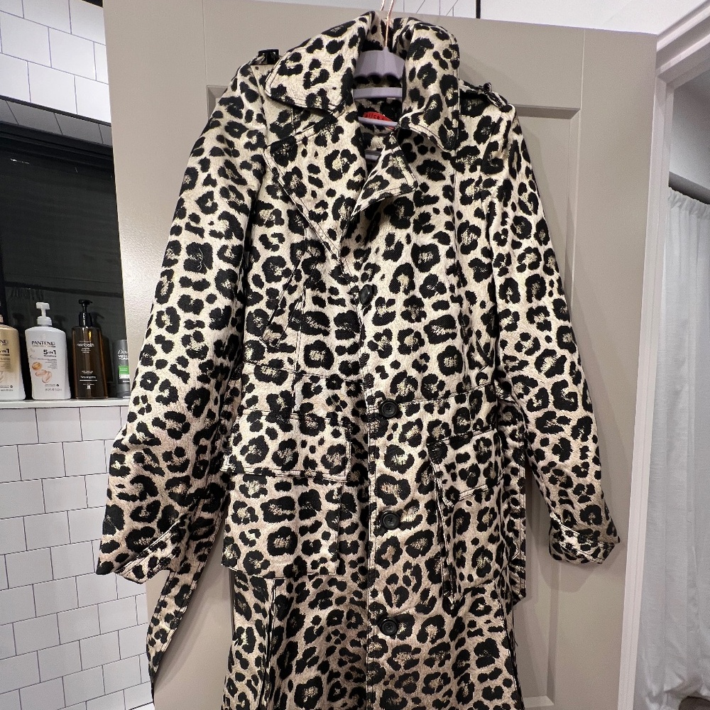 Alice and Olivia leopard cheetah coat